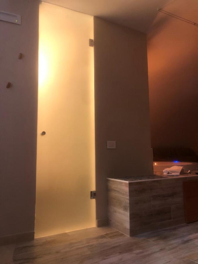 بالاتسولو أكريدي Il Galletto Viola, Luxury Room & Suite المظهر الخارجي الصورة